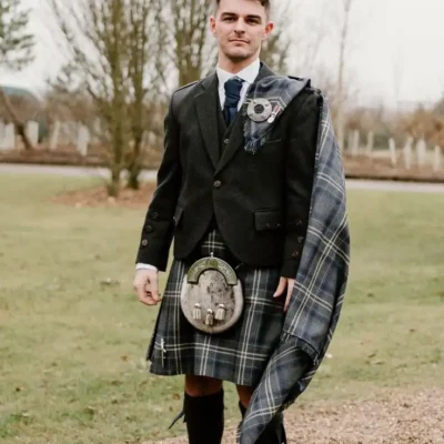 » groom wearing national scottish wedding outfit